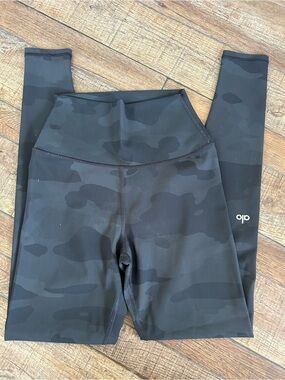 ALO Yoga Women’s Black Camo High-Waist Leggings